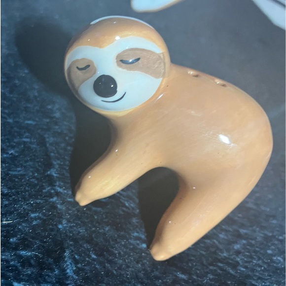 SLOTHS 🦥 STACKABLE SALT & PEPPER 🌶️ SHAKERS - Picture 5 of 7